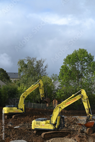 pelleteuses m  caniques sur un chantier de terrassement