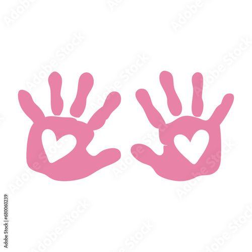 Anuncio de llegada de bebé niña. Palmas de niña. Silueta de huella de manos color rosa con corazón en espacio negativo para su uso en invitaciones y tarjetas