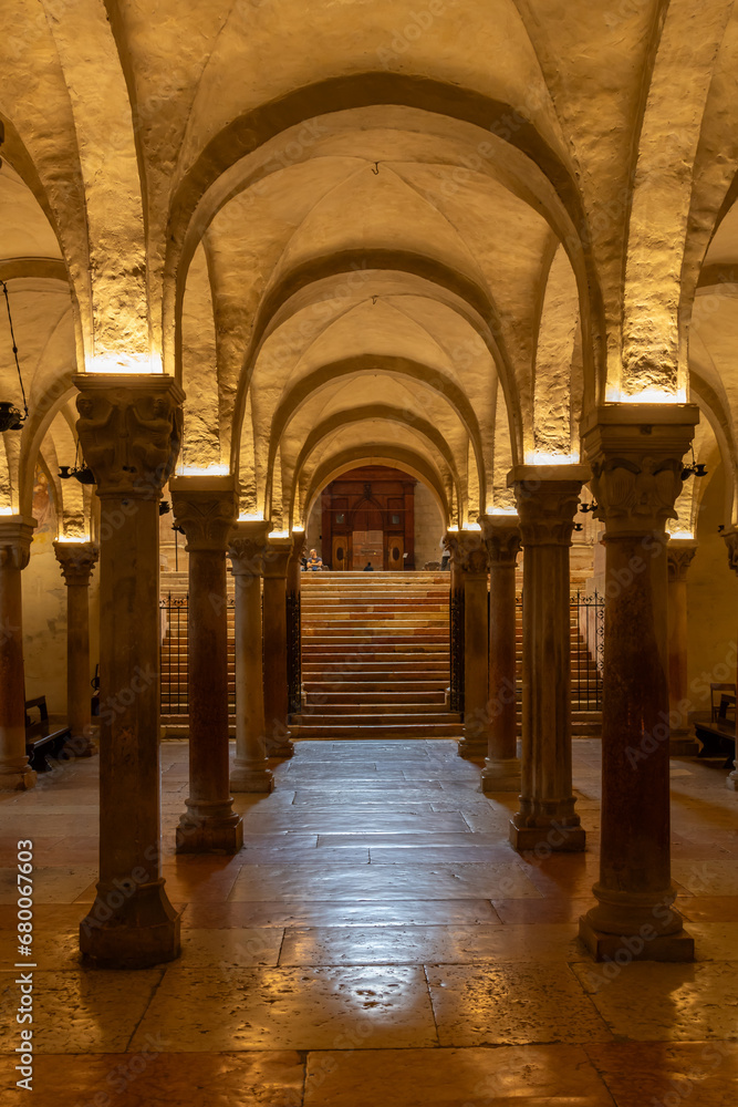 Crypte de la basilique San Zeno
