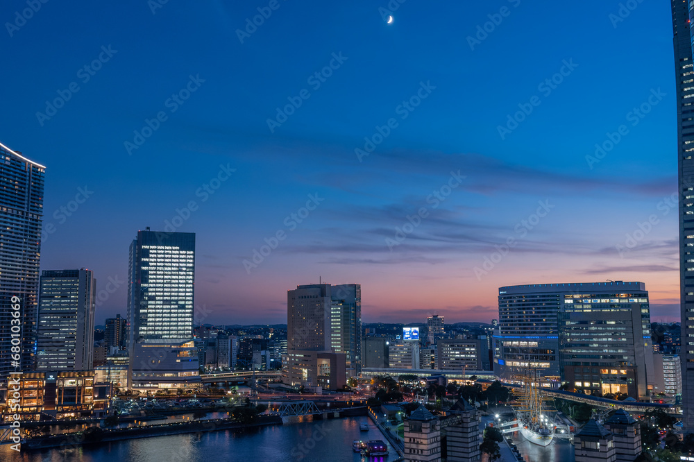Obraz premium みなとみらい21の夕景
