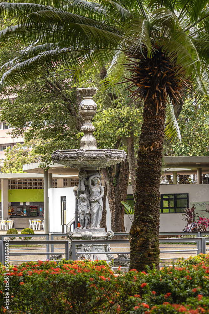 escultura em praça pública na cidade de Vitória, Estado do Espirito Santo, Brasil