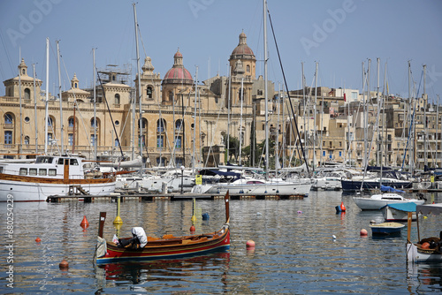 Yacht sin Valletta harbour Malta