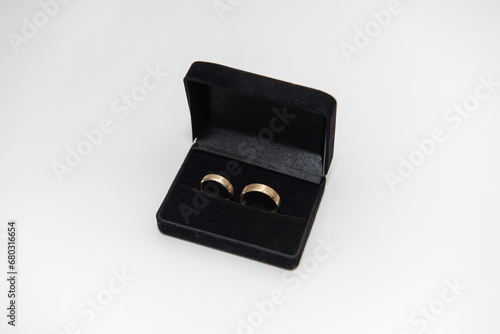 10K Gold Engagement-Wedding Ring Set in a black box © Laurenx