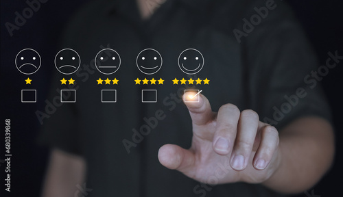Customers evaluate the after-sales service by pressing the smiley face icon and giving a five-star rating. photo