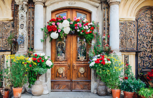 Entrance Decorations with Beautiful Flowers    Floral Welcome Decor for Home Entrance   Home Entry Floral Ornaments on Display