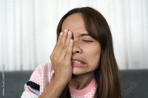 Asian woman has pain around her eyes