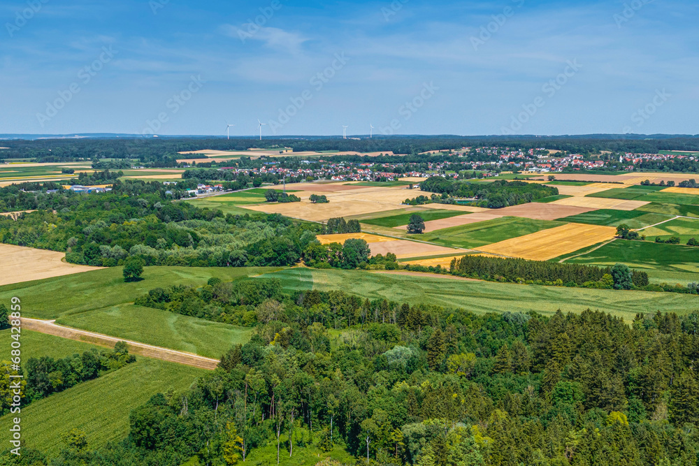 Blick ins landwirtschaftlich geprägte Lechtal bei Meitingen in Schwaben