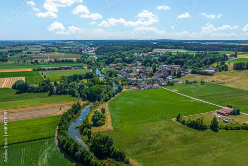 Ausblick auf das Dorf Blankenburg bei Nordendorf im Schmuttertal in Schwaben 