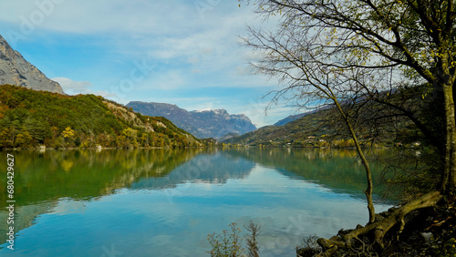 Fototapeta Naklejka Na Ścianę i Meble -  Lago di Cavedine. Panorama autunnale. Provincia di Trento. Trentino Alto Adige, Italia