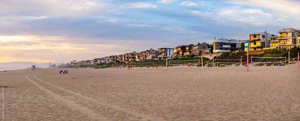 4K Image: Beachfront Houses in Manhattan Beach, Los Angeles, California 4K Image: Beachfront Houses in Manhattan Beach, Los Angeles, California