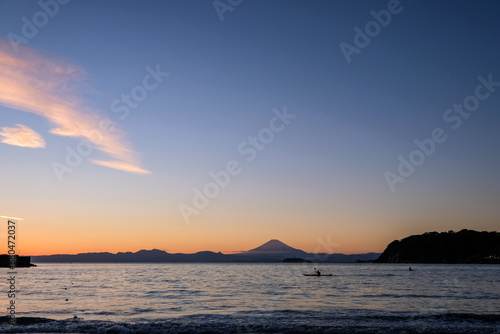 神奈川県逗子市逗子海岸からの夕日 © Kazu8