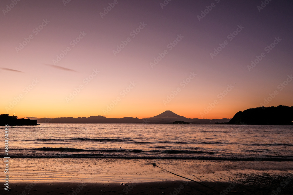 Fototapeta premium 神奈川県逗子市逗子海岸からの夕日
