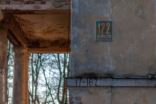 Whispers of Grandeur: Exploring the Abandoned Beauty of Seroczyn Palace – A Cinematic Journey Through Time and Forgotten Splendor