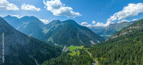 Gebirgspanorama in den Lechtaler Alpen bei Boden im Bschlabertal 
