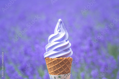 ラベンダーソフトクリーム（北海道富良野市・ファーム富田）