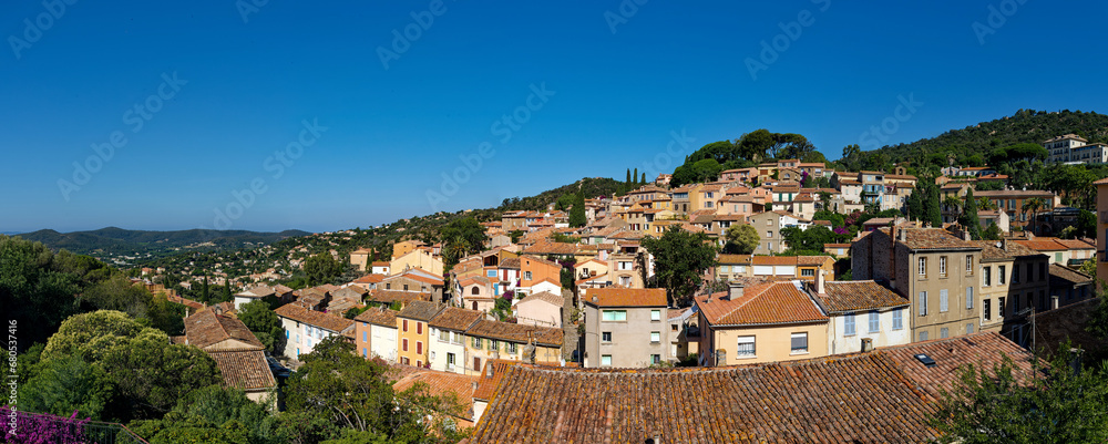 Obraz premium Panoramic view of old town village or Bormes-les-Mimosas on a morning with clear sky, Provence, France