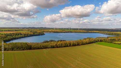 Der Blausteinsee bei Eschweiler, eine ehemalige Braunkohletagebau Grube,  mit Wasser gefüllt und Freizeitoase