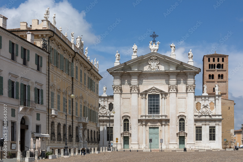 cathédrale San Pietro à Mantoue