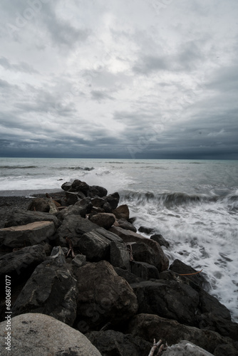 rocks on the beach in the storm © Nicolas