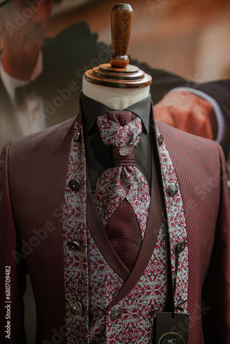 empresario, camisa, chaqueta, gente, moda, indumentaria, hombre, persona, falda, formal, exitos, negro, boda, colores,flores, mesas, vajilla, cuberteria, manteleria, marcasitios, corbata, blazer, zapa photo