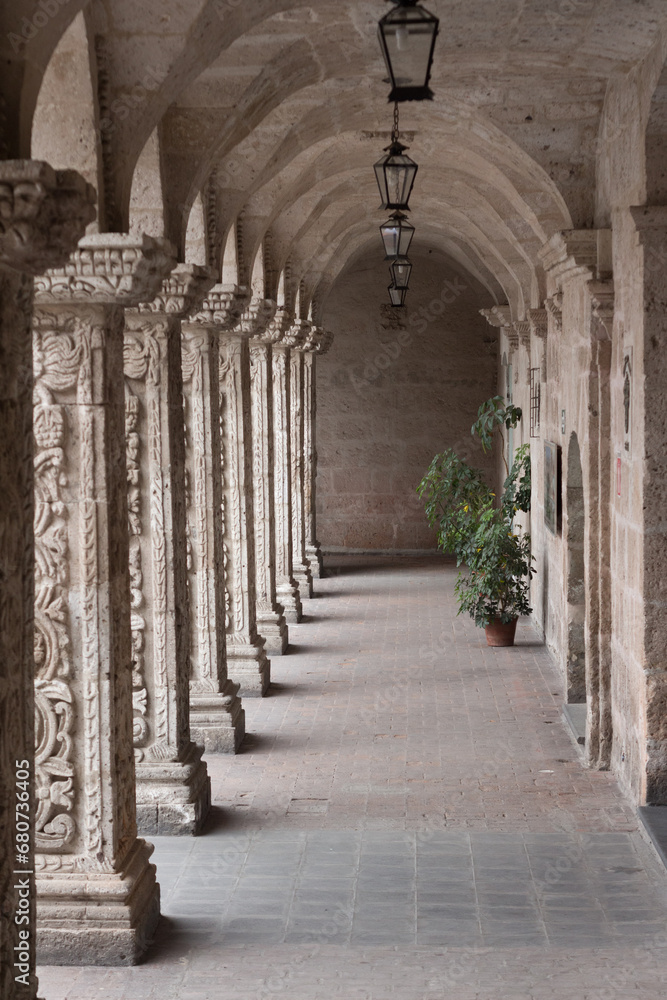 Obraz premium columns in a cloister