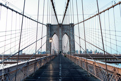 Fototapeta Naklejka Na Ścianę i Meble -  bridge spanning the East River between the boroughs of Manhattan and Brooklyn. brooklyn bridge of new york city. brooklyn bridge in new york. Urban design