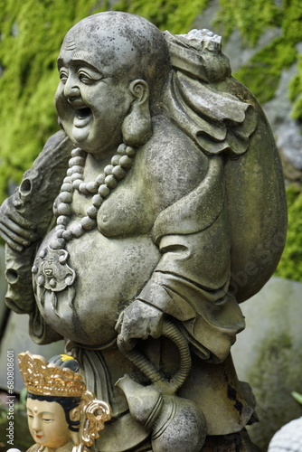 Wallpaper Mural 사찰에는 불상들이 진열되어 있습니다 Torontodigital.ca