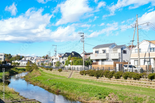 川沿いの住宅街