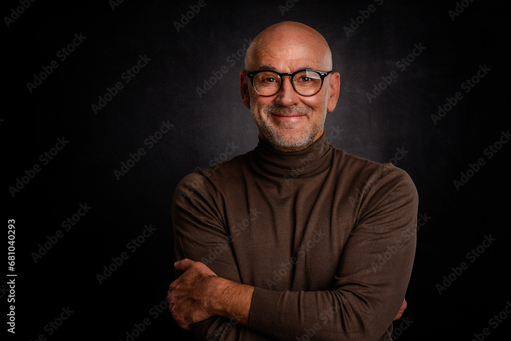 Obraz premium MId aged bald man wearing turtleneck sweater and glasses against isolated background