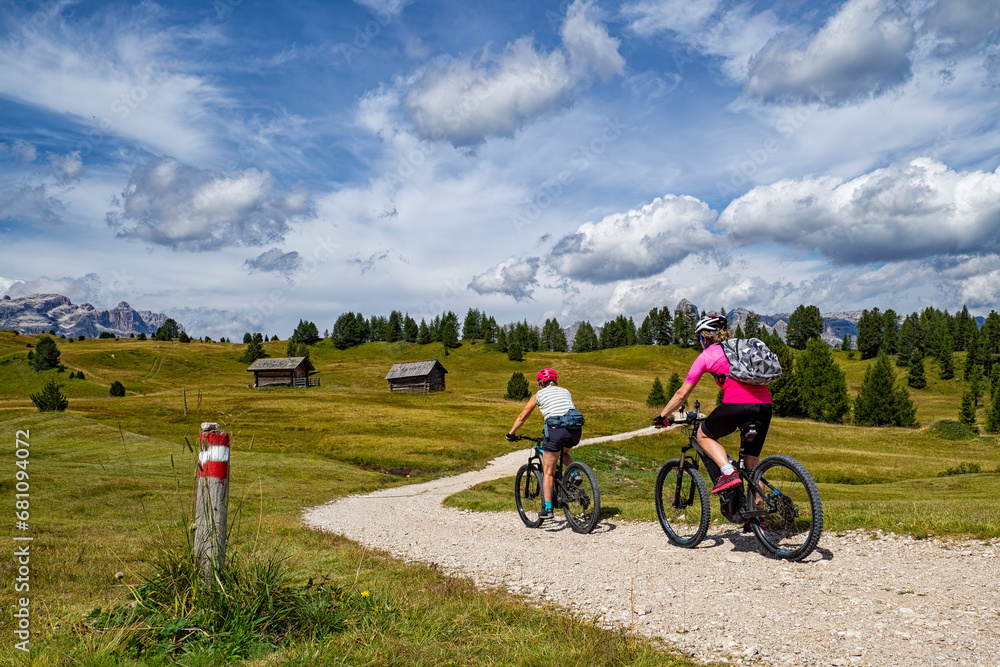 Naklejka premium Cycling scene on the dolomites