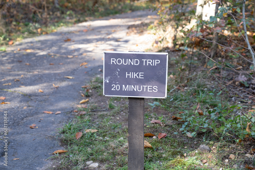 Round trip hike - 20 minutes sign - Lee's Hill Fredericksburg Virginia