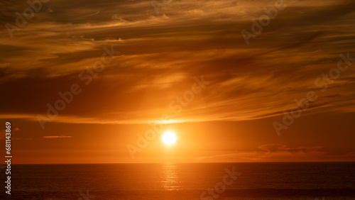 Atardecer en la playa de C  diz 