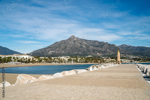 Foto beachfront scene from one of the many beaches along the Costa del sol in Spain