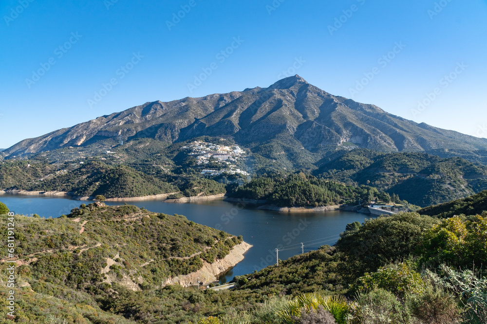 a view of the reservoir of Istan with La Concha Mountain behind.