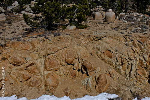 Fotografija Spheroidal erosion is chemical weathering that affects jointed bedrock and resul