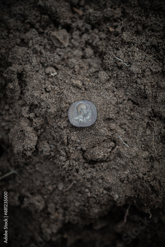 Obraz na płótnie Silver Denarius of the Roman Empire w salonie