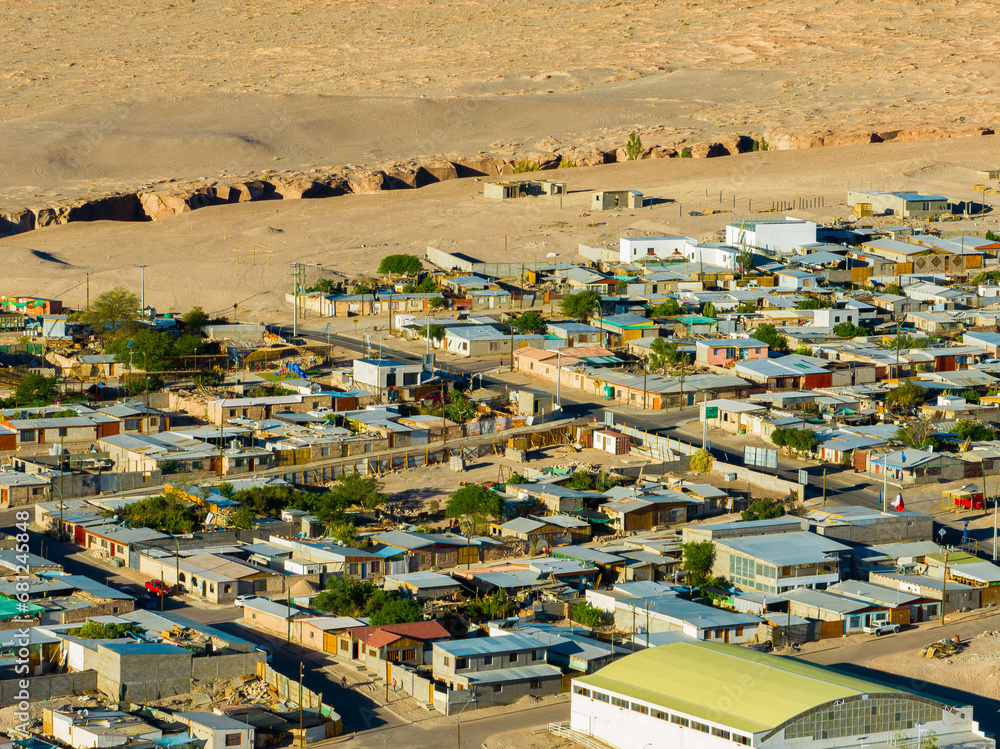 Obraz premium Vista aérea do povoado de Toconao, localizado no deserto em San Pedro de Atacama. Chile.