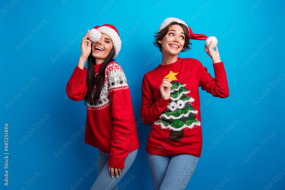Obraz premium Photo of cheerful girls dancing celebrate winter x mas christmas discounts isolated blue color background
