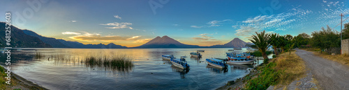 Panorama-Aufnahme Atitlan See Guatemala photo
