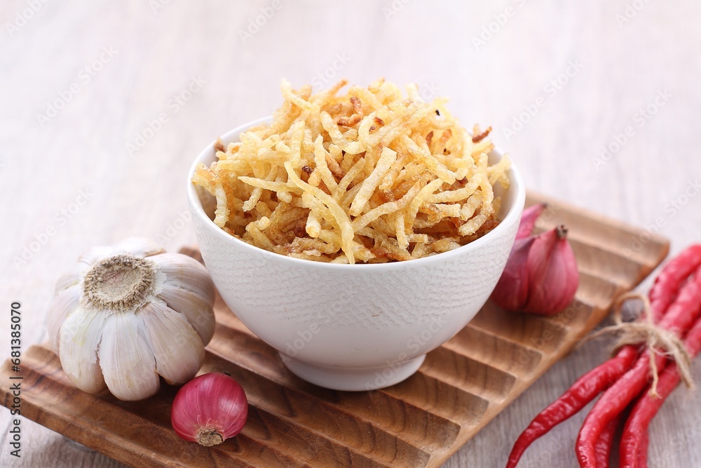 French fries sliced the size of matchsticks, dry fried, usually some are savory and some are spicy