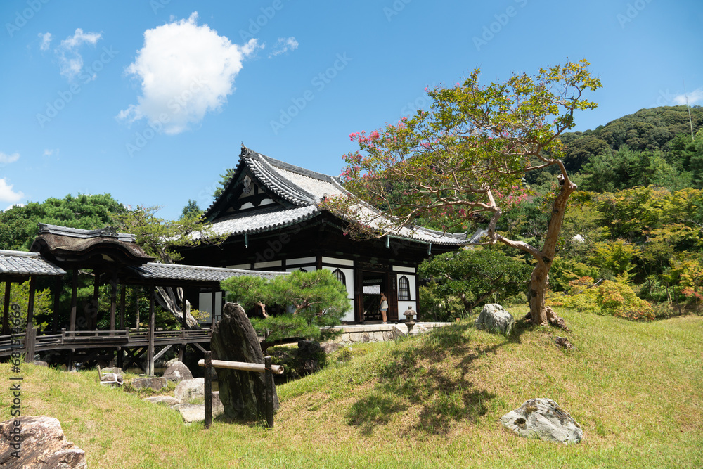 Templo en un jardín japonés