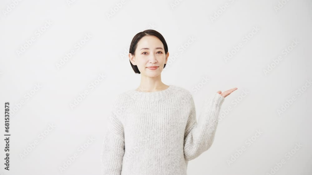 ニットを着ている若い女性　ライフスタイルイメージ