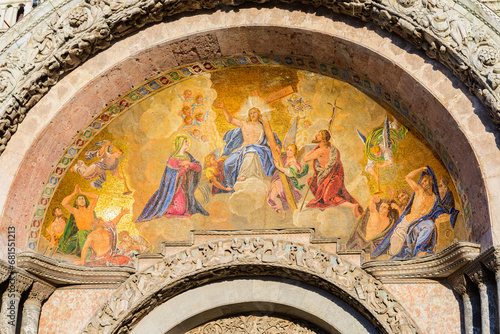 Obraz na płótnie Details above the Entrance of St. Mark's Basilica in Venice, Italy w salonie
