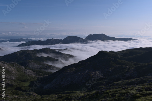 Mountains and sea of clouds