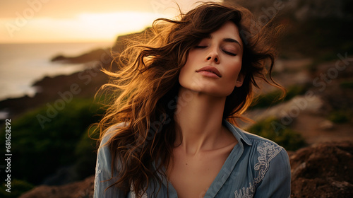 Mujer meditando ojos cerrados - Respiración calma silencio - pradera naturaleza  photo