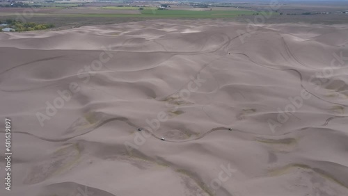 Buggys qui roulent sur les dunes de sable de Bruneau, Idaho, USA. Partie 3. photo