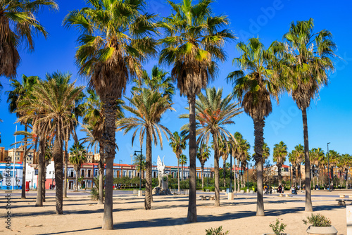 Beautiful promenade at the Playa de las Arenas beach of Valencia, Spain © Patryk Kosmider