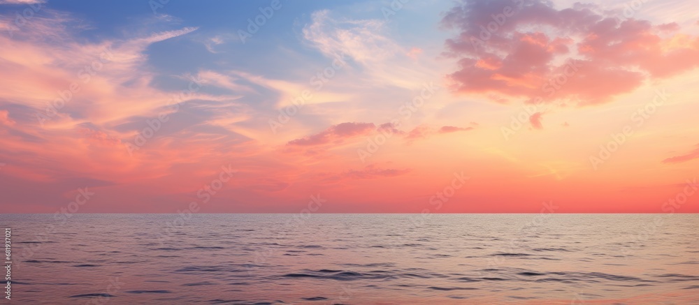 Fototapeta premium As the evening sun began to set over the horizon, the clouds were tinged with hues of orange and pink, creating a breathtaking abendrot. The vacationers gathered by the shore, warmly embracing the