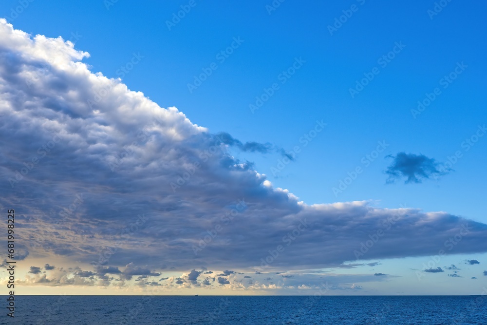 Obraz premium Colorful cloudy sky at sunset. Gradient color. Sky texture, abstract nature background.