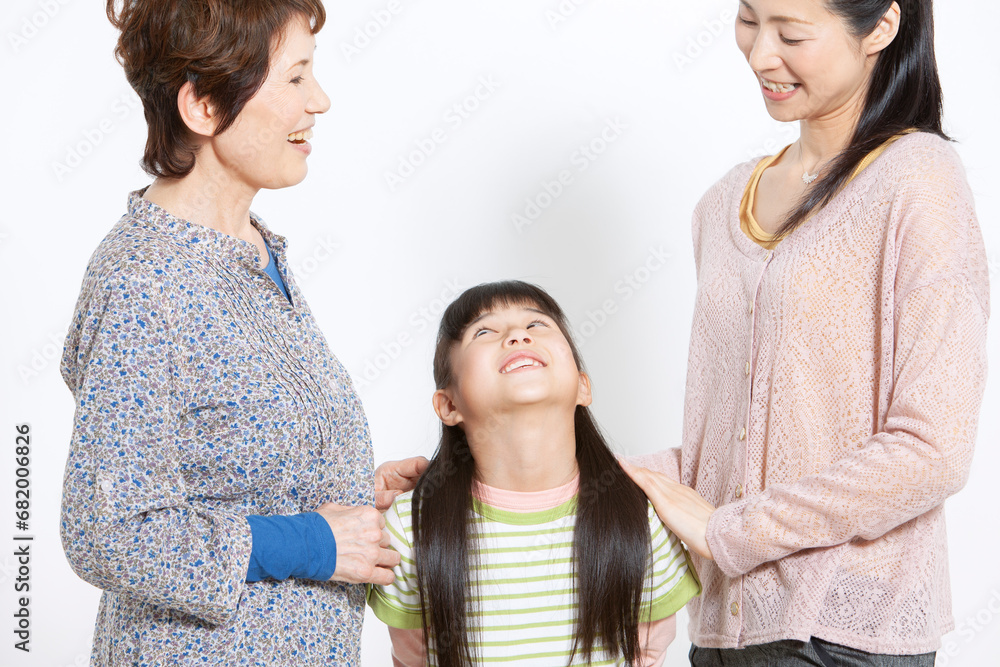 三世代家族のポートレート